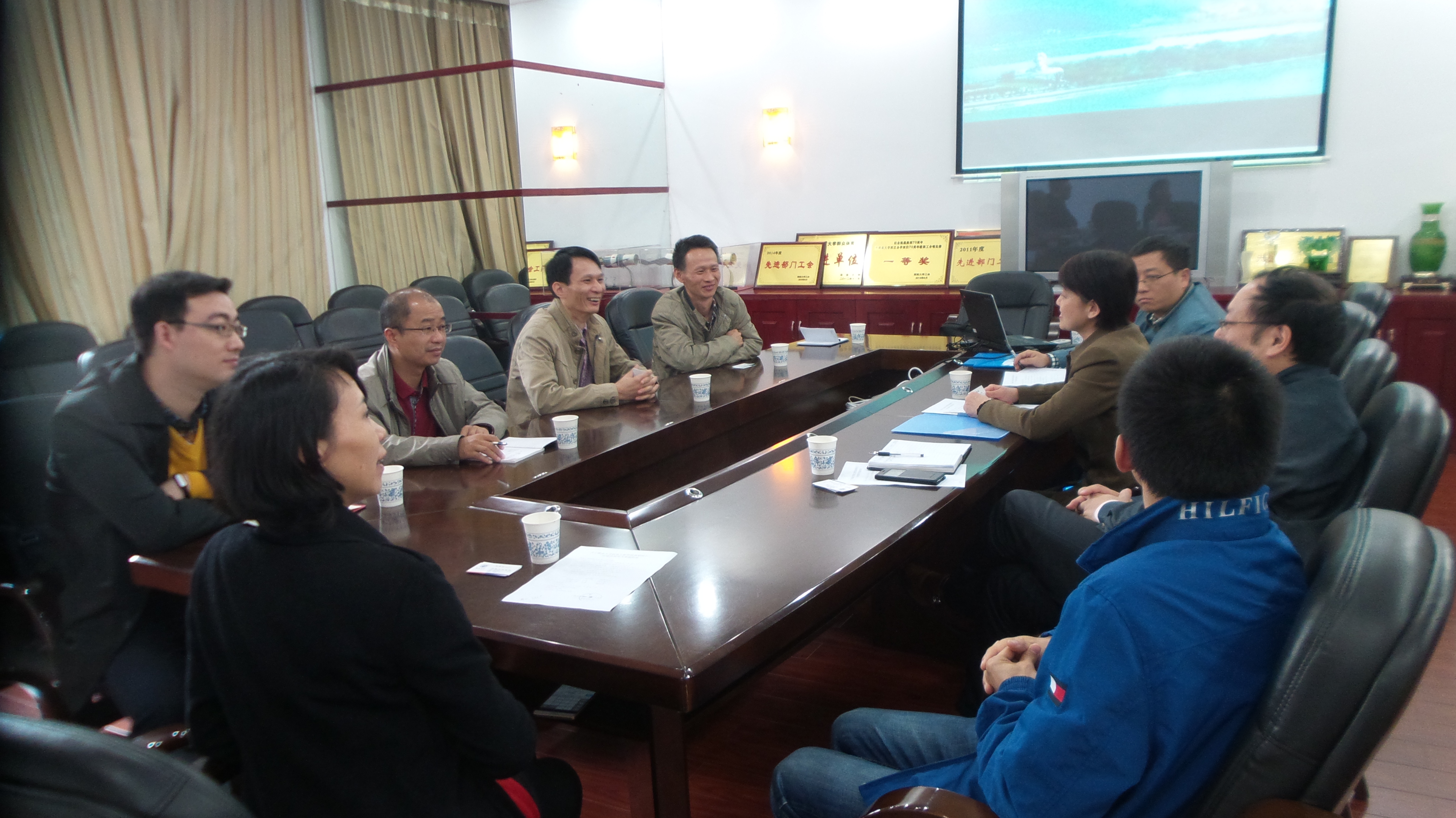 与湖南大学机械与运载工程学院座谈交流